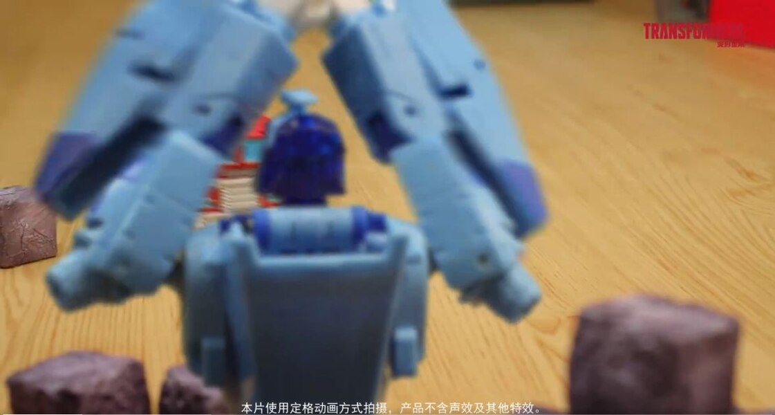 Transformers Mysterious Sneak Attack   Official Stop Motion Image  (2 of 21)